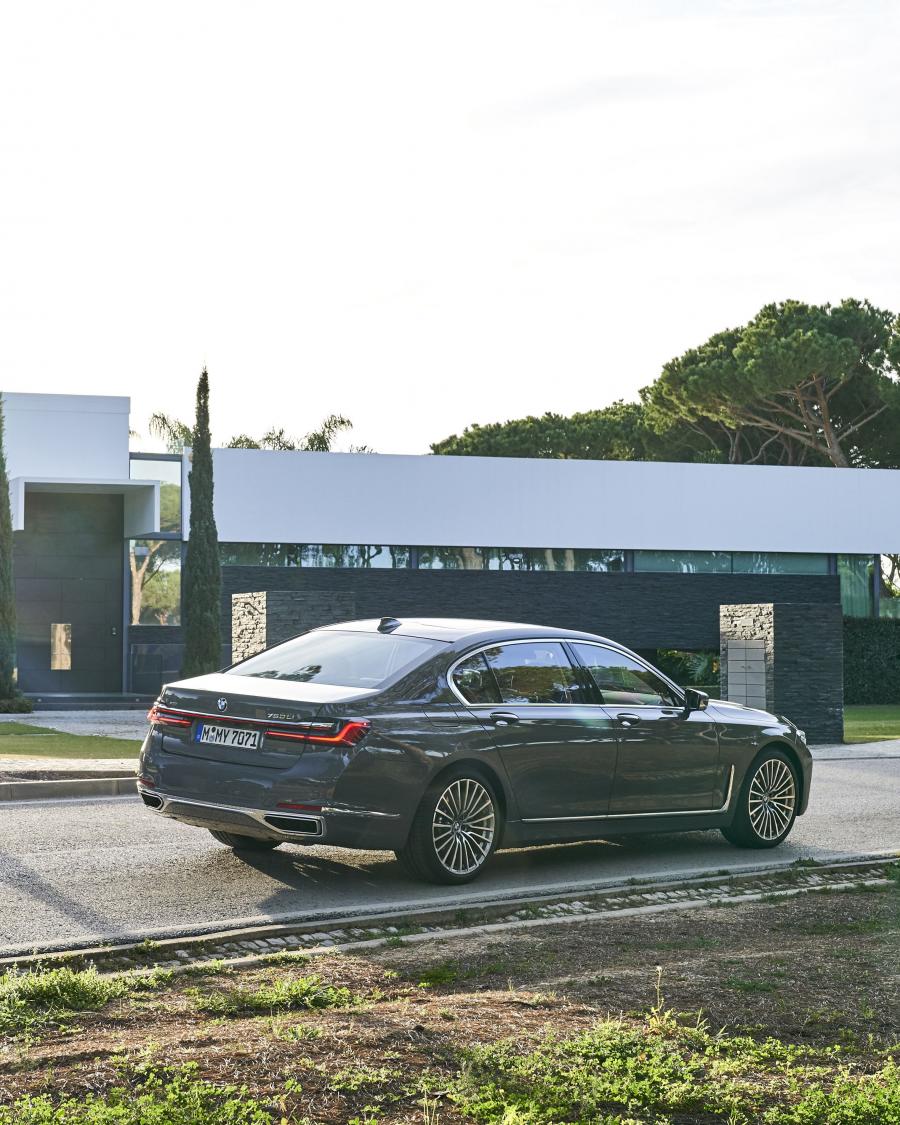  BMW 750Li xDrive (G12) 2019 года  (WW) (фото 156 из 164)